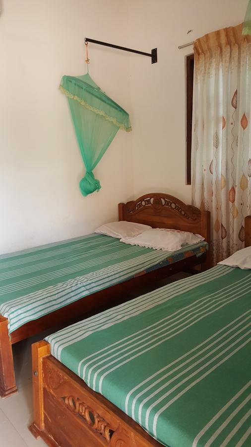 Lokuge Grand Resort Kataragama Bagian luar foto