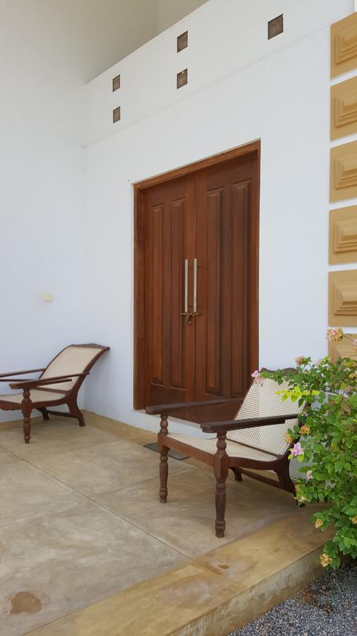 Lokuge Grand Resort Kataragama Bagian luar foto