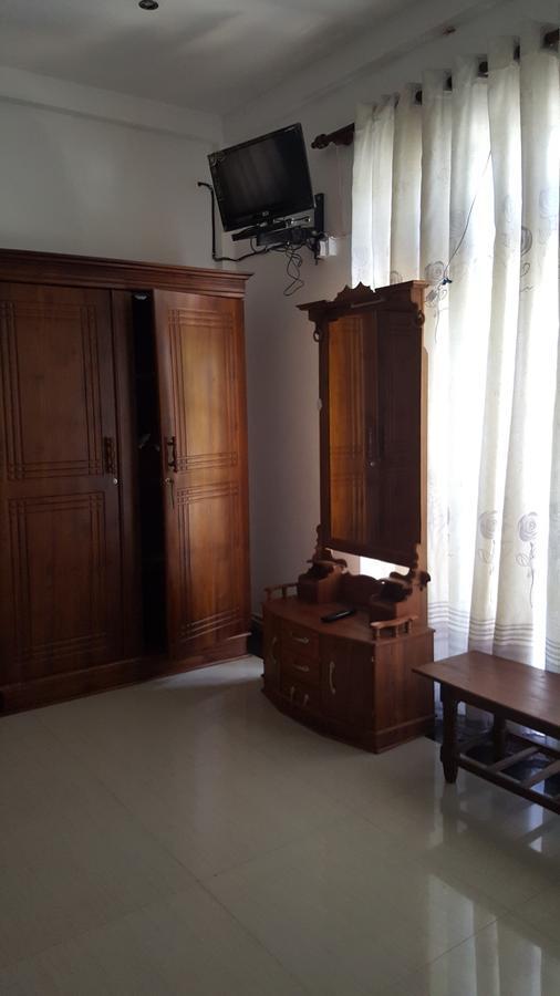 Lokuge Grand Resort Kataragama Bagian luar foto