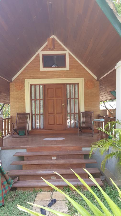 Lokuge Grand Resort Kataragama Bagian luar foto