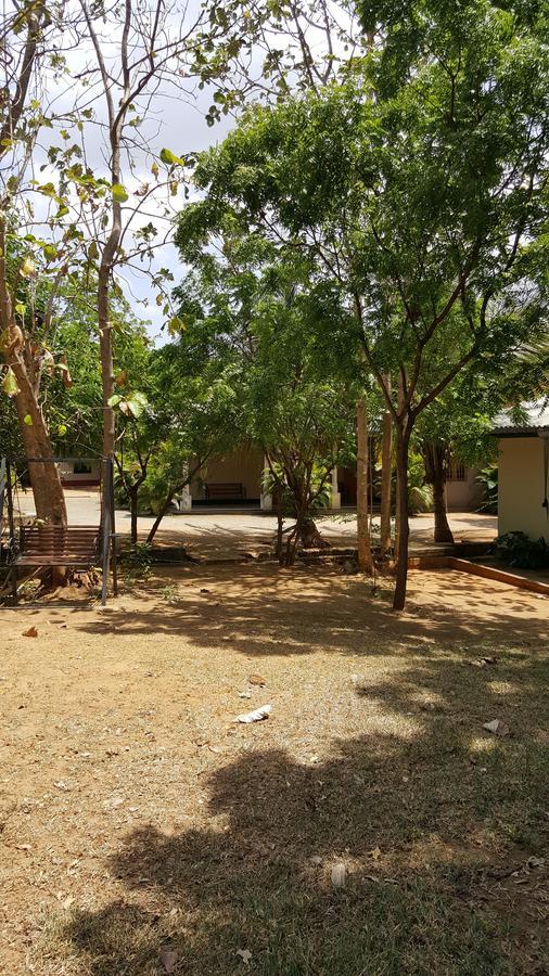 Lokuge Grand Resort Kataragama Bagian luar foto