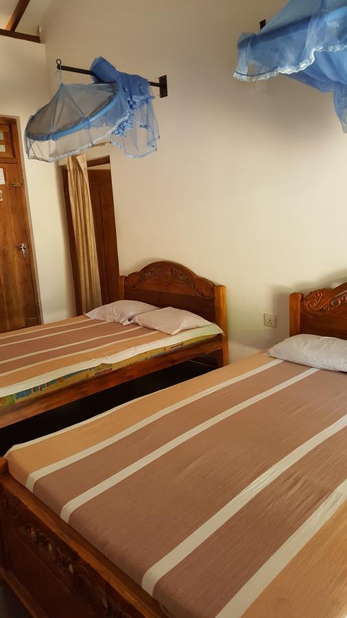 Lokuge Grand Resort Kataragama Bagian luar foto
