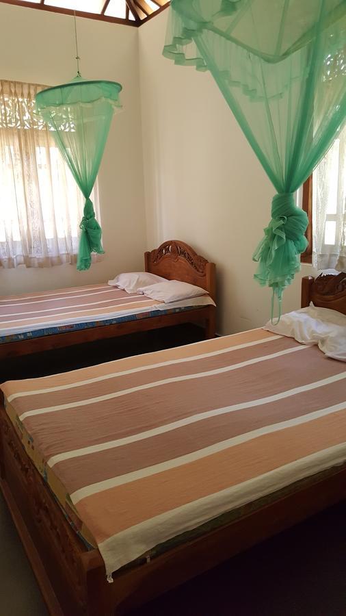 Lokuge Grand Resort Kataragama Bagian luar foto