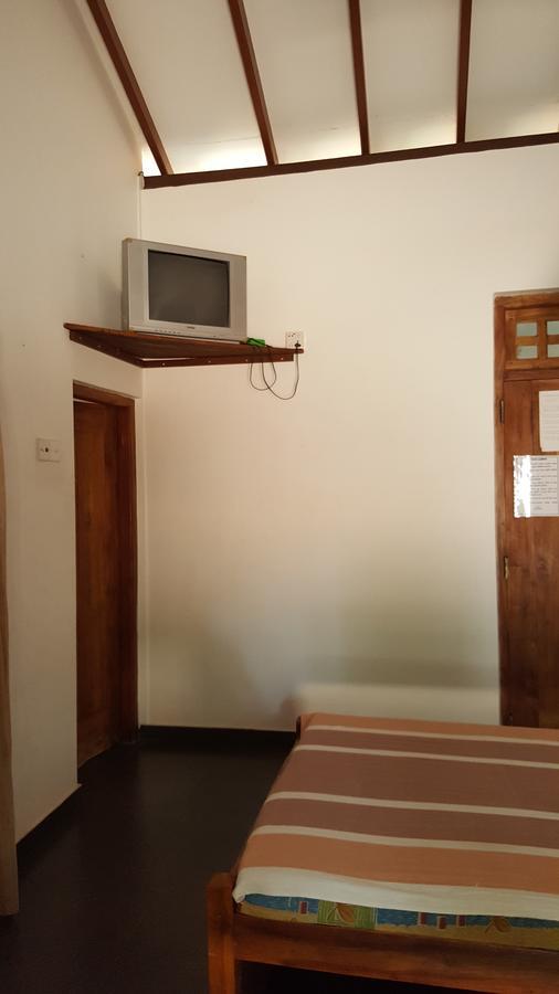 Lokuge Grand Resort Kataragama Bagian luar foto
