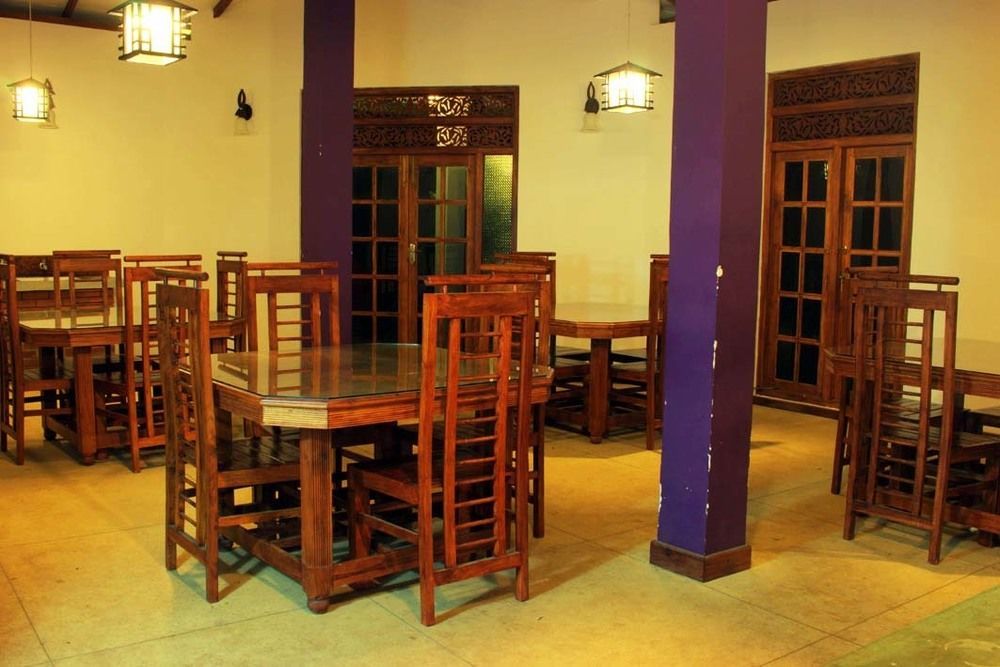 Lokuge Grand Resort Kataragama Bagian luar foto
