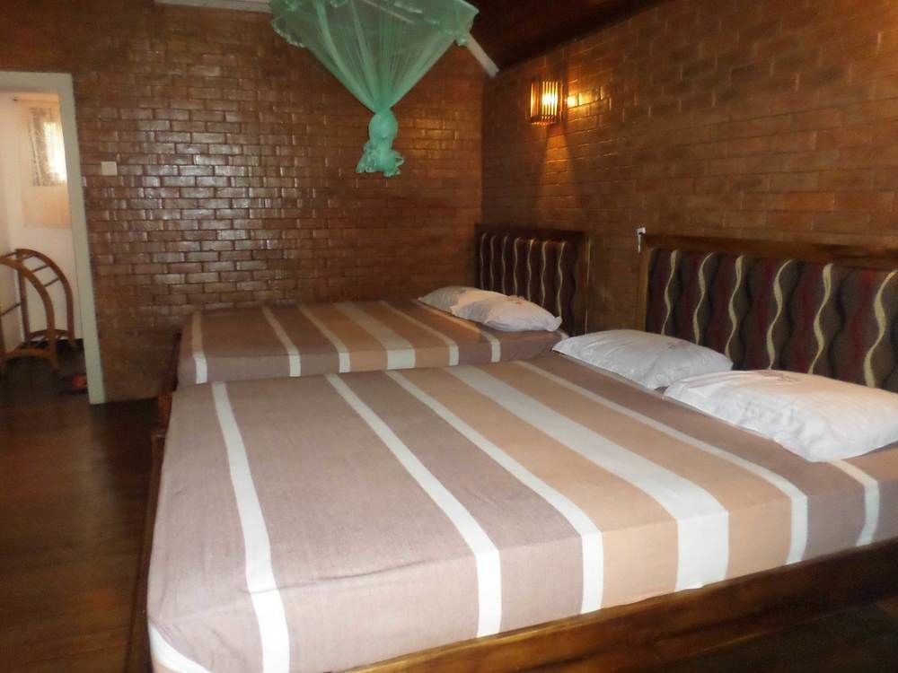 Lokuge Grand Resort Kataragama Bagian luar foto