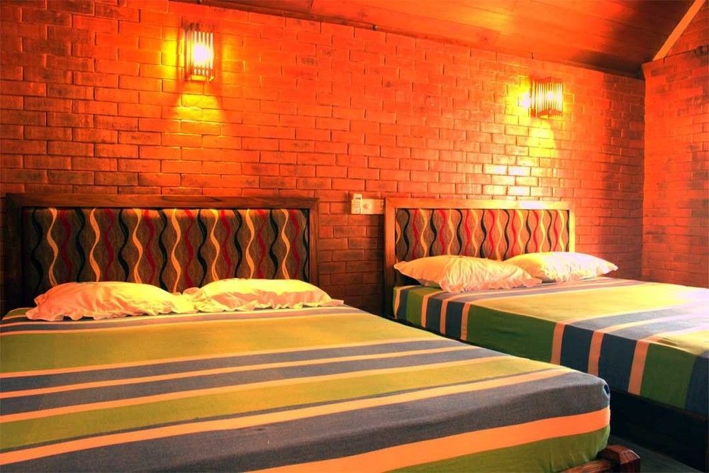 Lokuge Grand Resort Kataragama Bagian luar foto