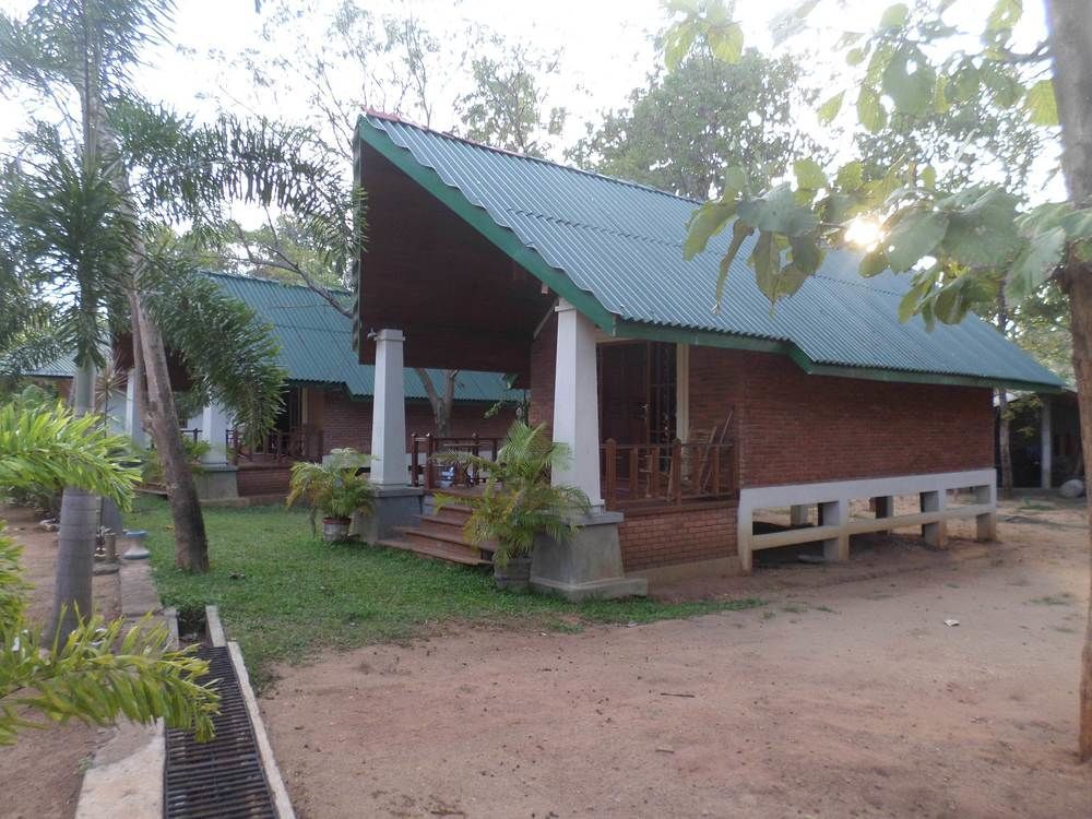 Lokuge Grand Resort Kataragama Bagian luar foto